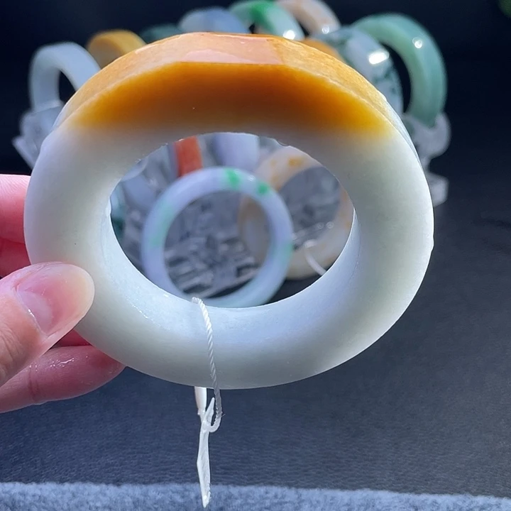 定制翡翠未镶嵌翡翠手镯