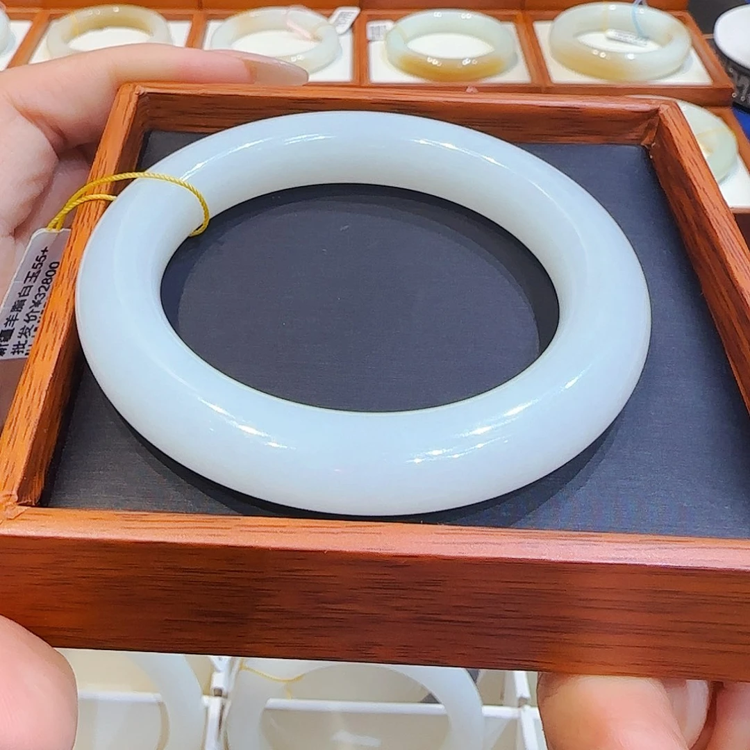 北***南和田玉手镯未镶嵌