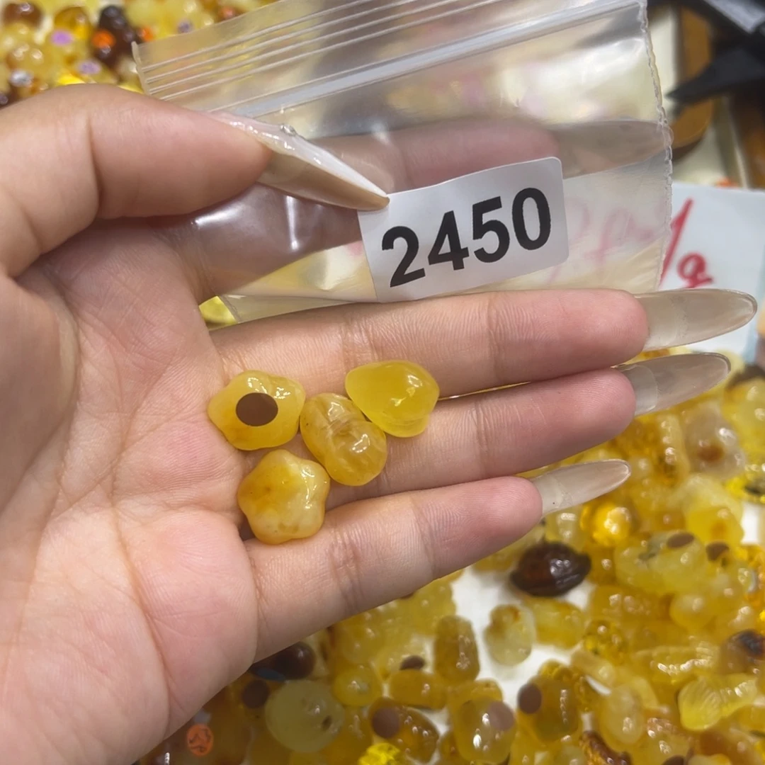 蓝****琥珀未镶嵌珠宝奇石