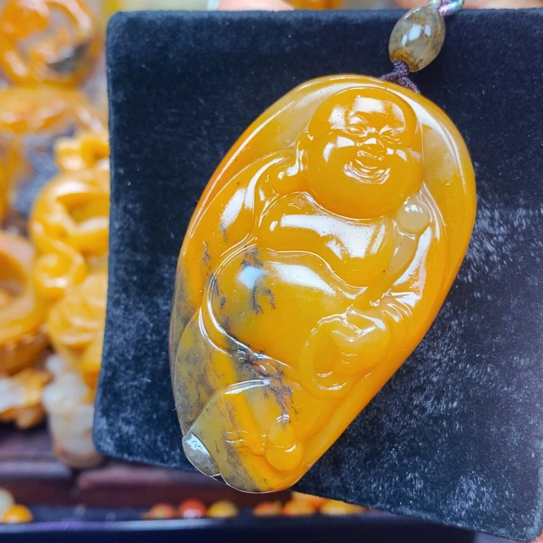 未镶嵌石英质玉（黄龙玉）颈饰