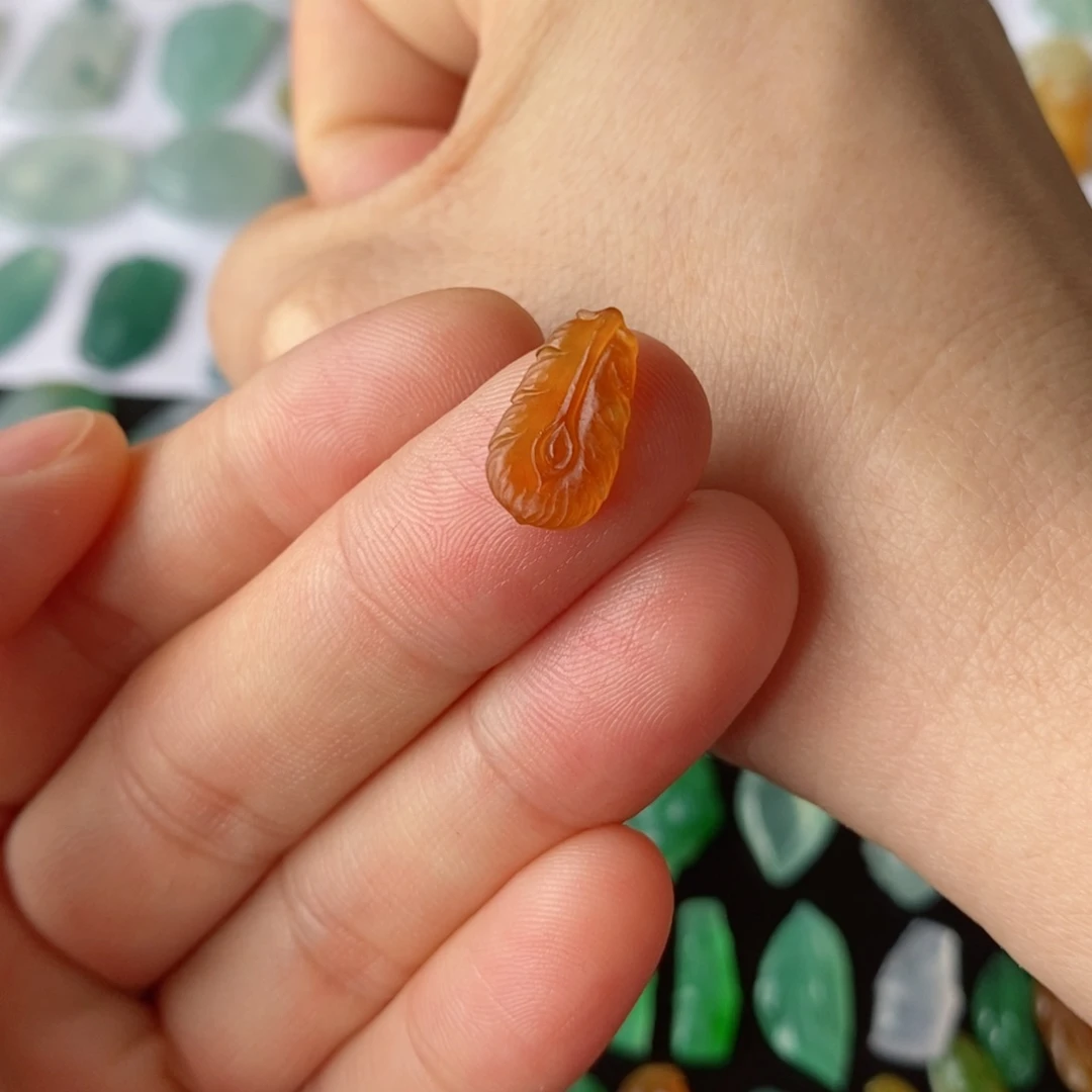 定制翡翠未镶嵌羽毛