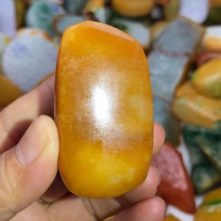翡翠未镶嵌颈饰缅甸