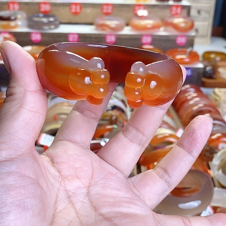 玛瑙/玉髓手镯未镶嵌L****I