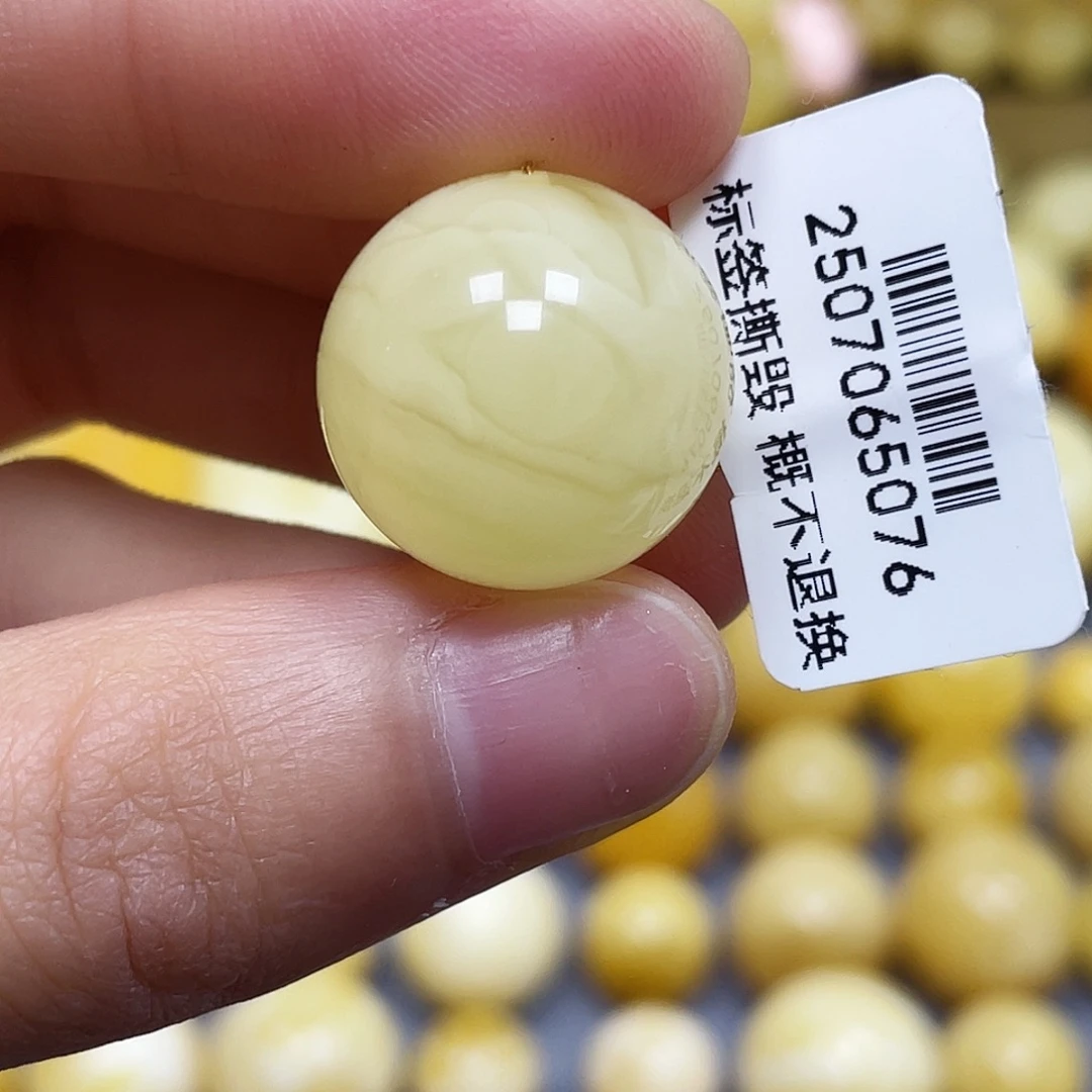 蜜蜡未镶嵌裸石18.2mm.瑕