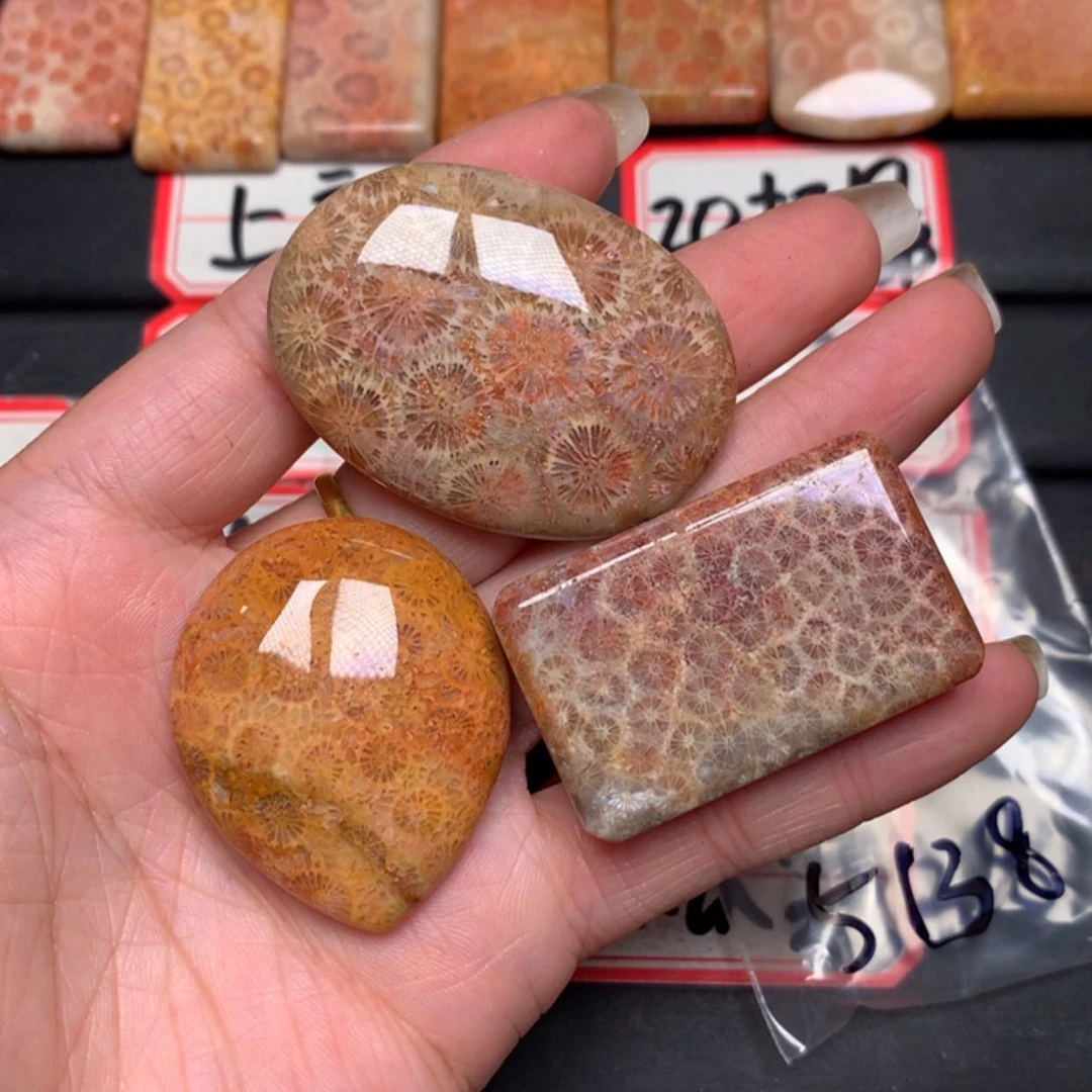 【闪购商品】硅化玉颈饰未镶嵌雨*