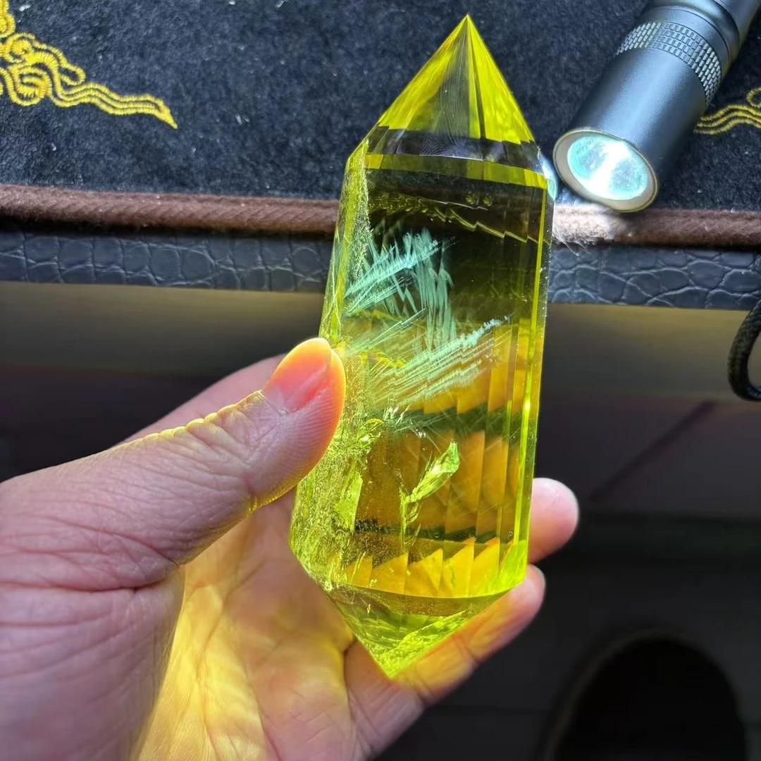 黄水晶沃格尔双尖 24刻面 颜色好晶体透 内带蓝针 显针 长13厘米