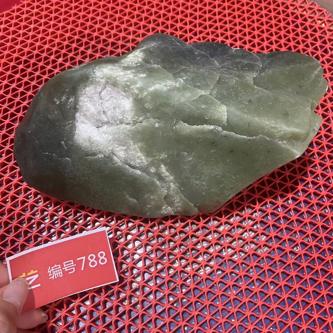 新疆玉料原石发一件编号788