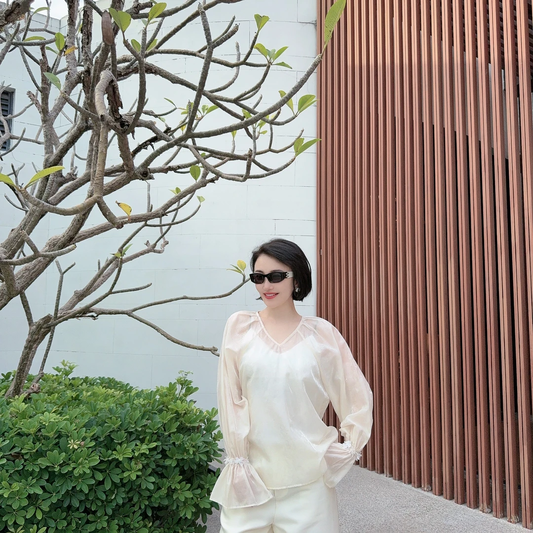 Betty Bairn【山之盈】高端系列小众设计V领长袖上衣24B-BW7399