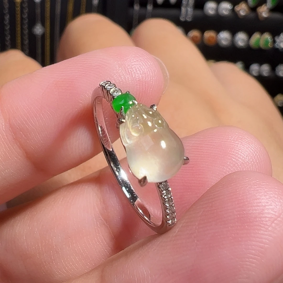 翡翠18K金镶嵌戒指貔貅翡翠戒指