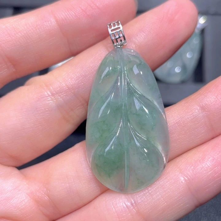 颈饰18K金镶嵌翡翠翡翠