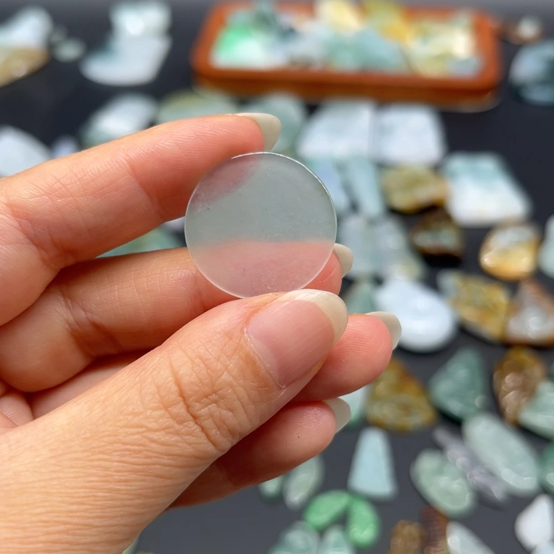 D***生翡翠未镶嵌颈饰无事牌