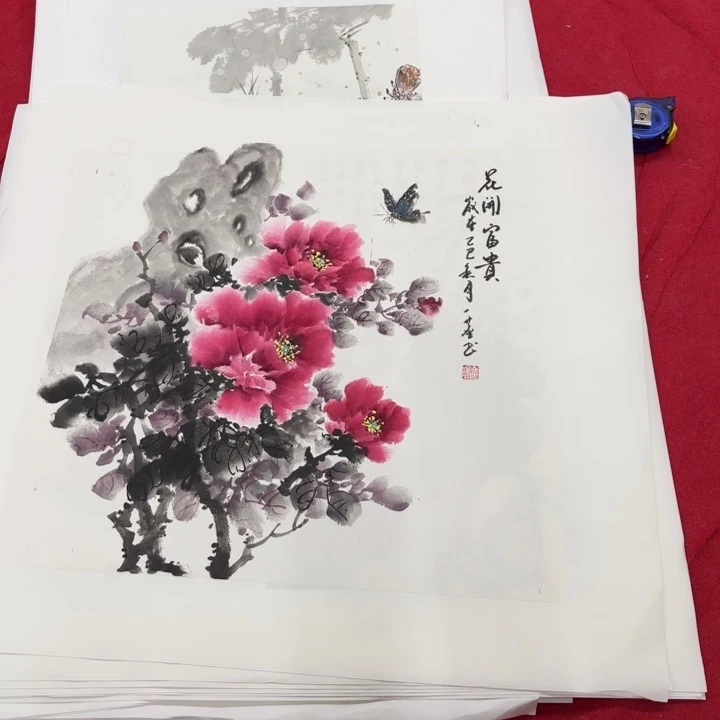 国画花鸟等图案为一体