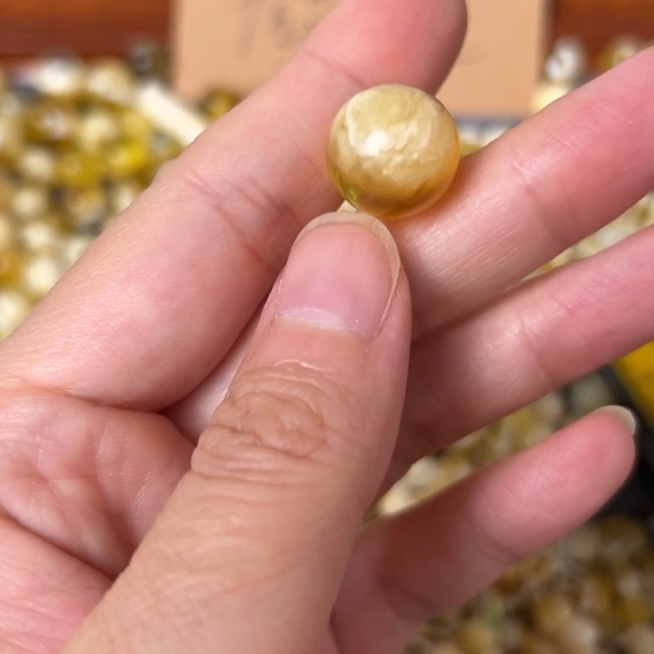 蜜蜡未镶嵌裸石14.2mm一个