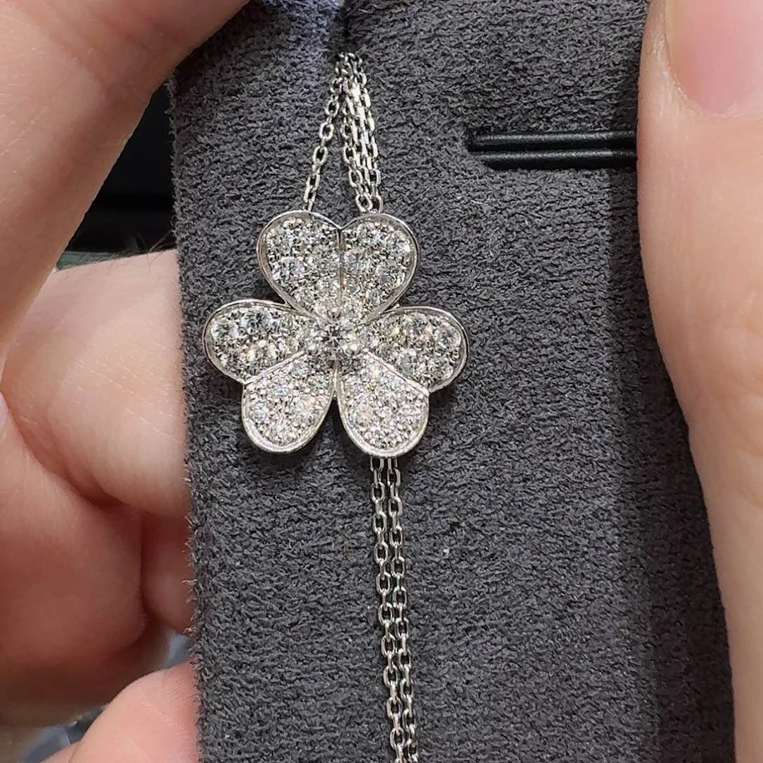 颈饰铂Pt950镶嵌实验室培育钻石小冰糖三叶草