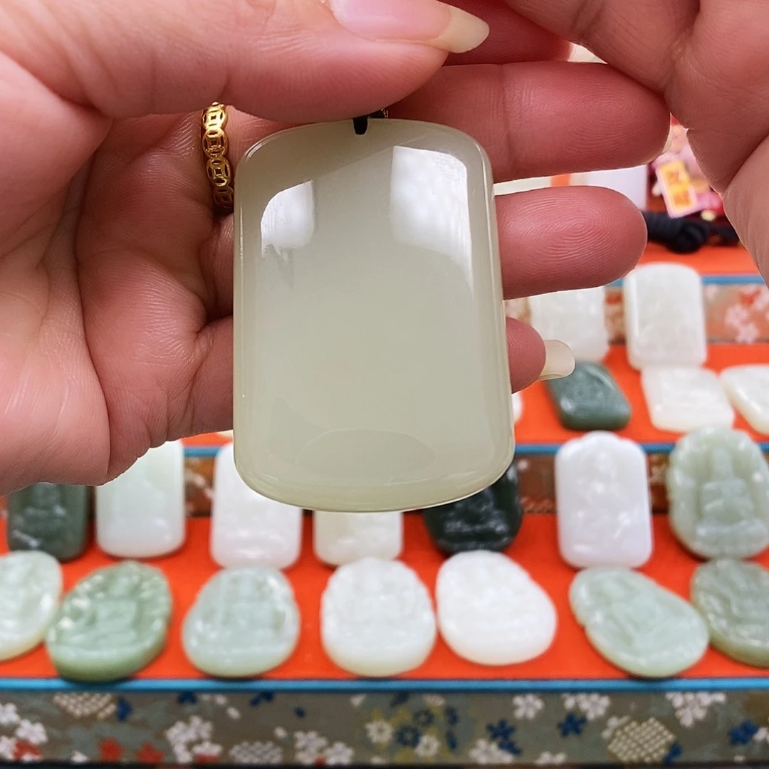 颈饰未镶嵌和田玉总****?