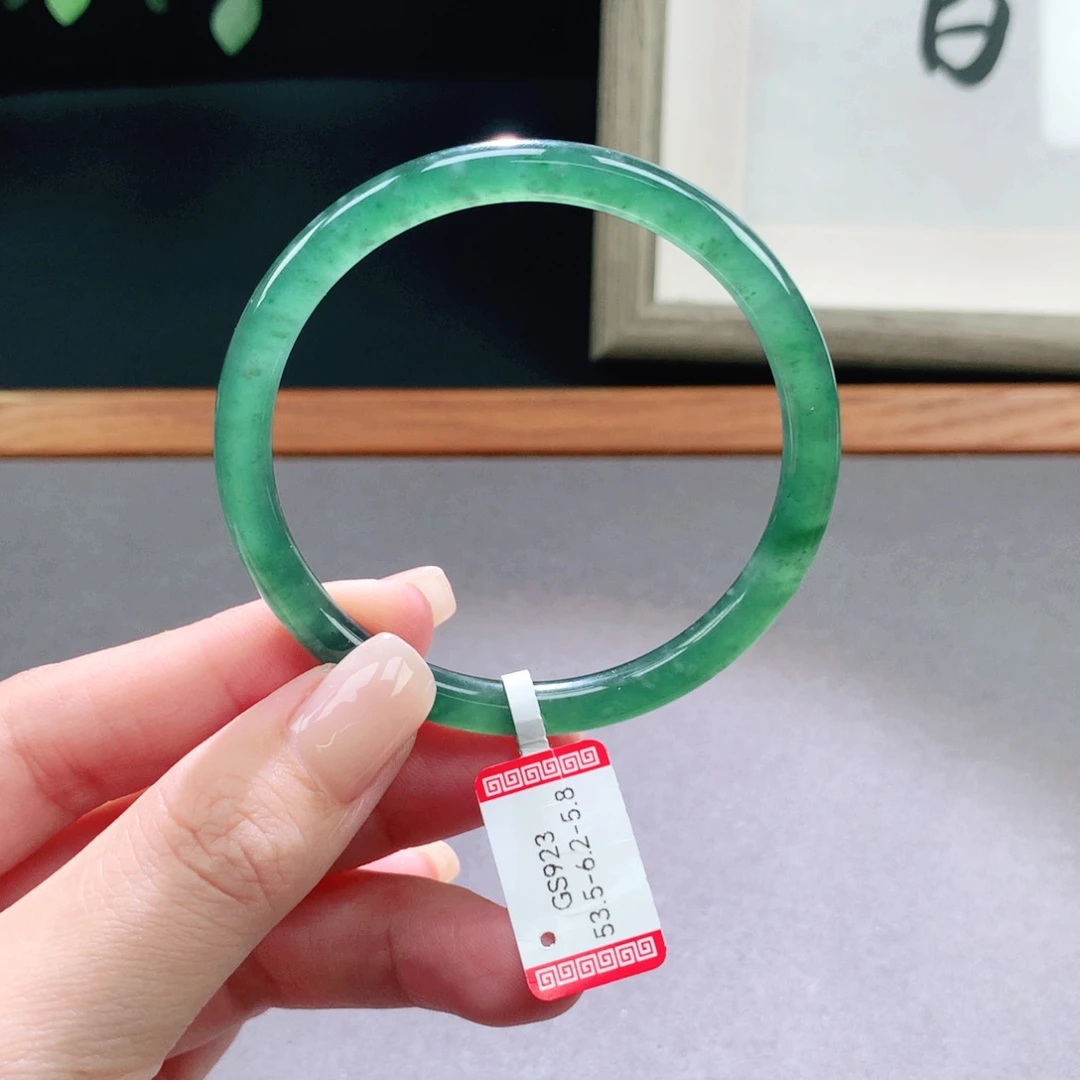 翡翠手镯未镶嵌天然翡翠手镯