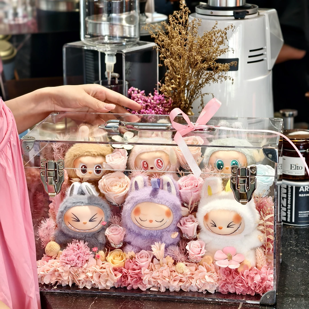 《L B D R》情人节行李箱小布玩偶花盒永生花家居摆件