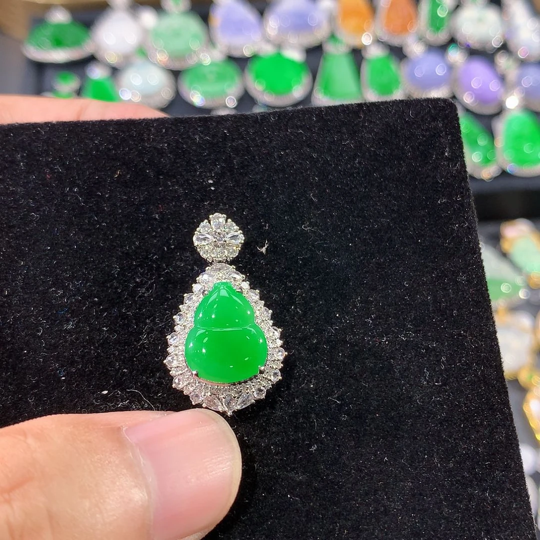 翡翠18K金镶嵌颈饰