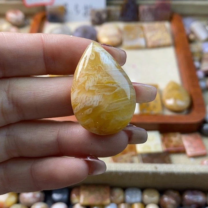 颈饰合金石英岩玉