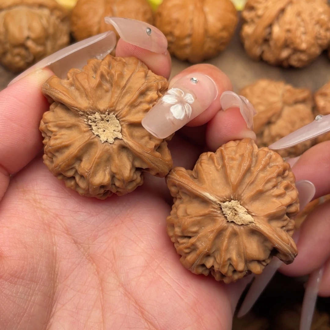 文玩核桃吊坠全品，精配满肉宫灯40