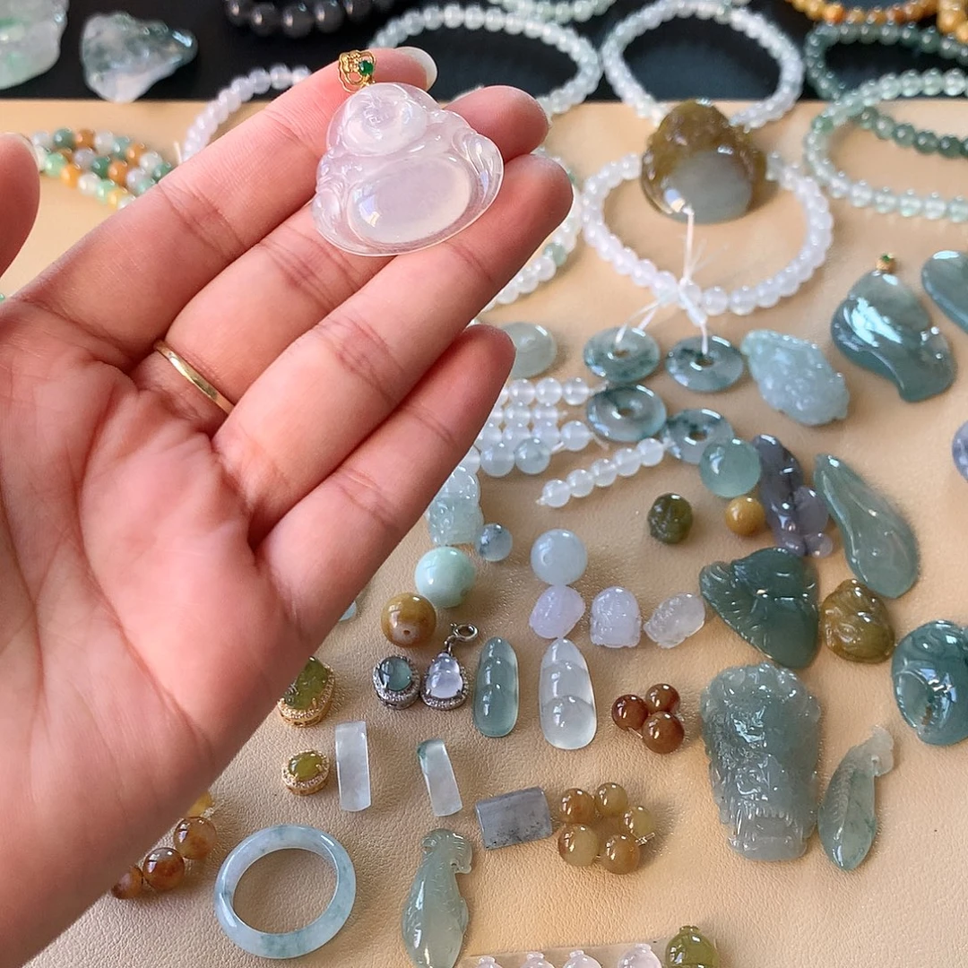 翡翠未镶嵌颈饰佛公