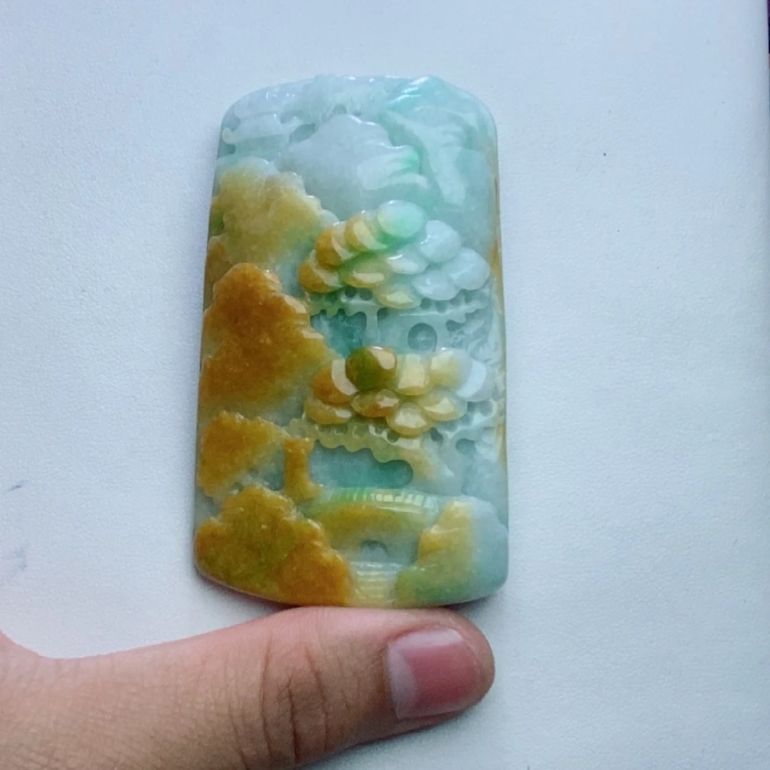 翡翠未镶嵌颈饰山水