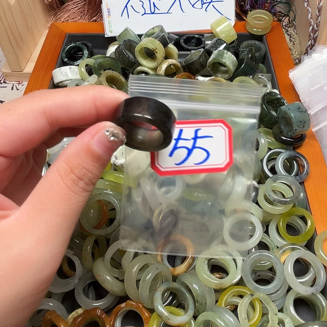 月***初未镶嵌蛇纹石玉珠宝奇石