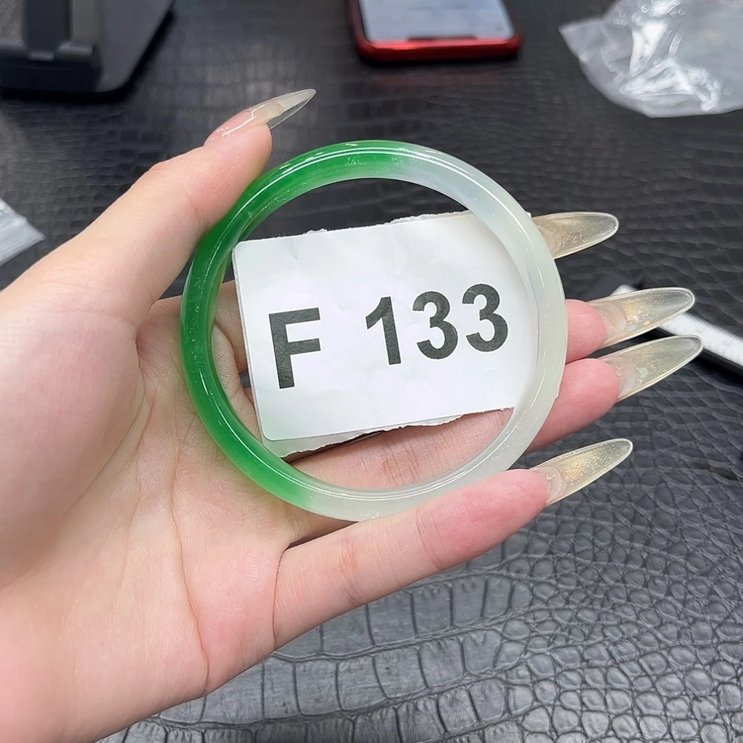 翡翠手镯未镶嵌默认瑕疵