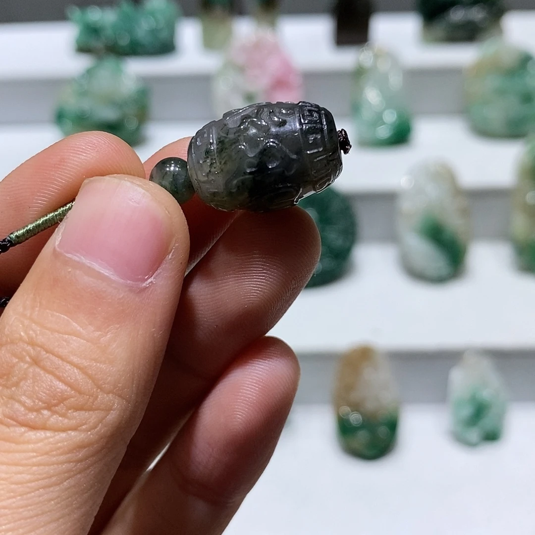 独山玉未镶嵌吊坠