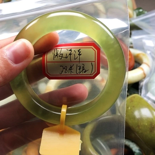 蛇纹石玉手镯未镶嵌懒*洋