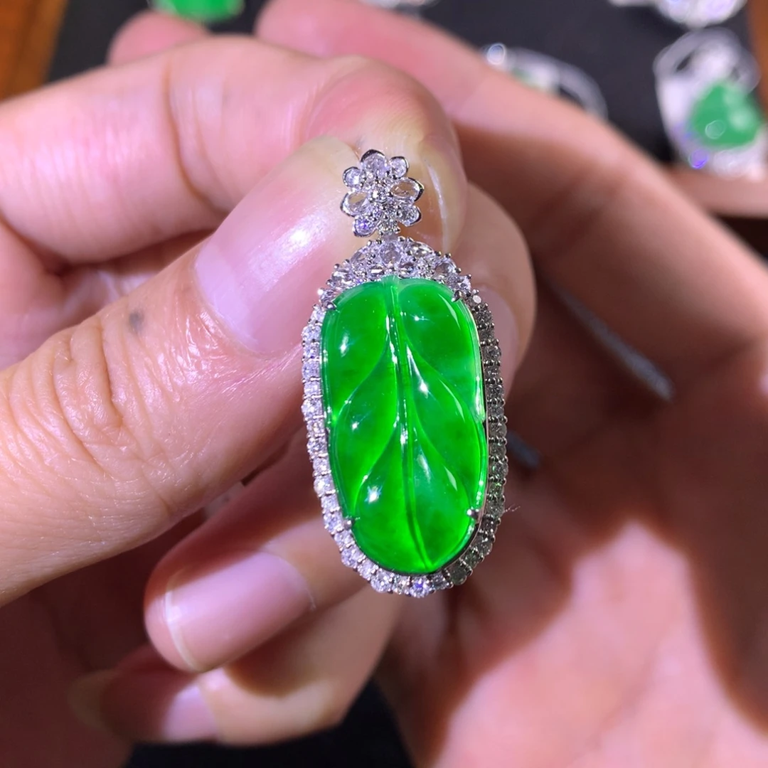 翡翠18K金镶嵌颈饰翡翠