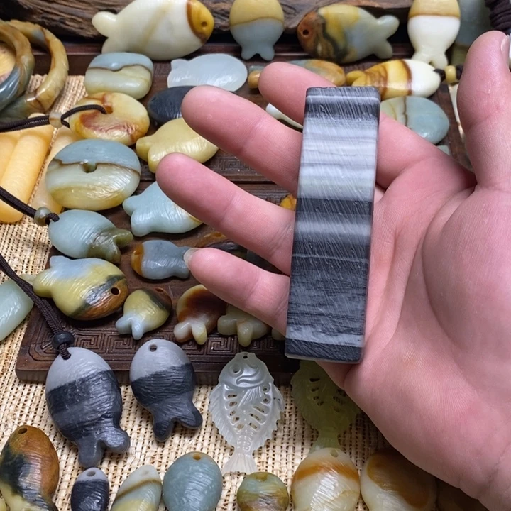 好***7蛇纹石玉未镶嵌颈饰