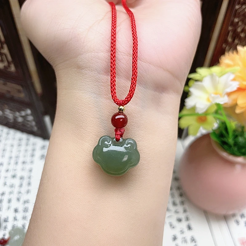 正品天然和田玉宝宝款如意锁吊坠锁骨挂件（多样性发一）