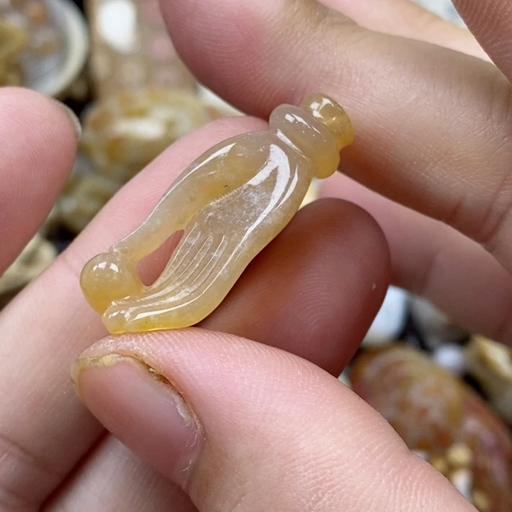 颈饰未镶嵌硅化珊瑚（珊瑚玉）小