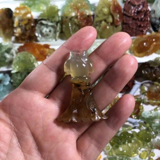 蛇纹石玉未镶嵌颈饰