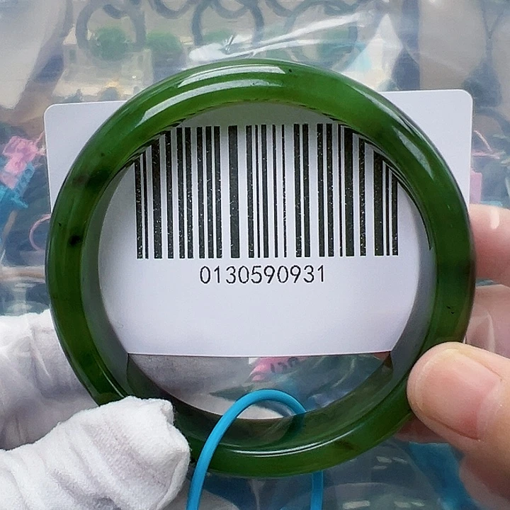 如***兰未镶嵌手镯和田玉包容61.3