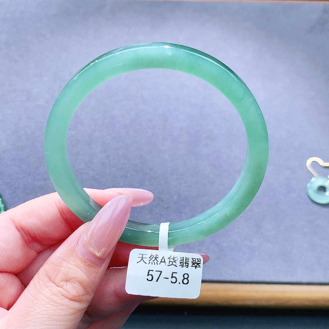 未镶嵌手镯（圆镯）翡翠