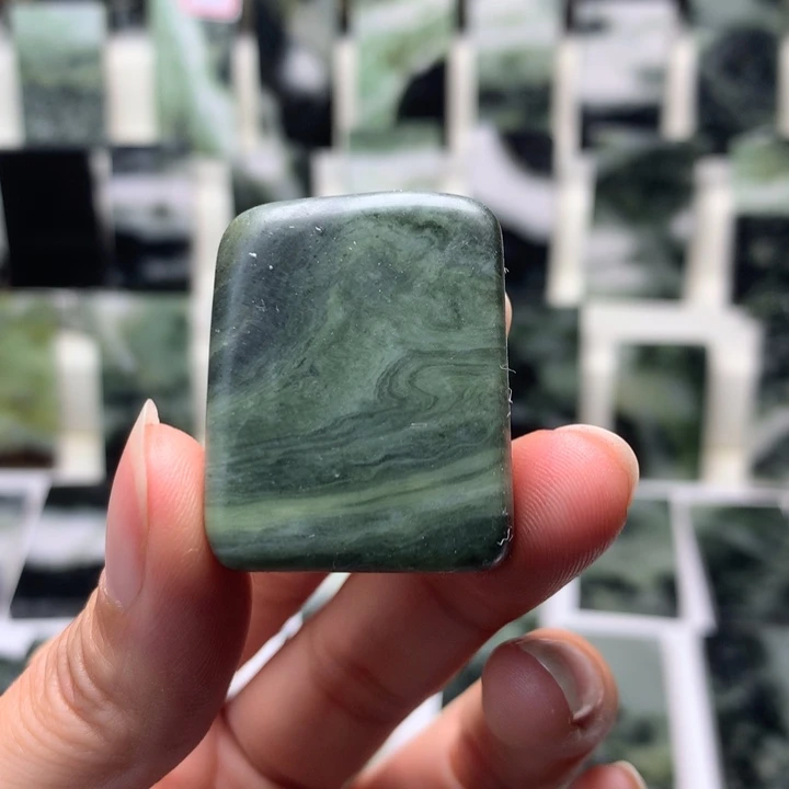 独山玉颈饰未镶嵌