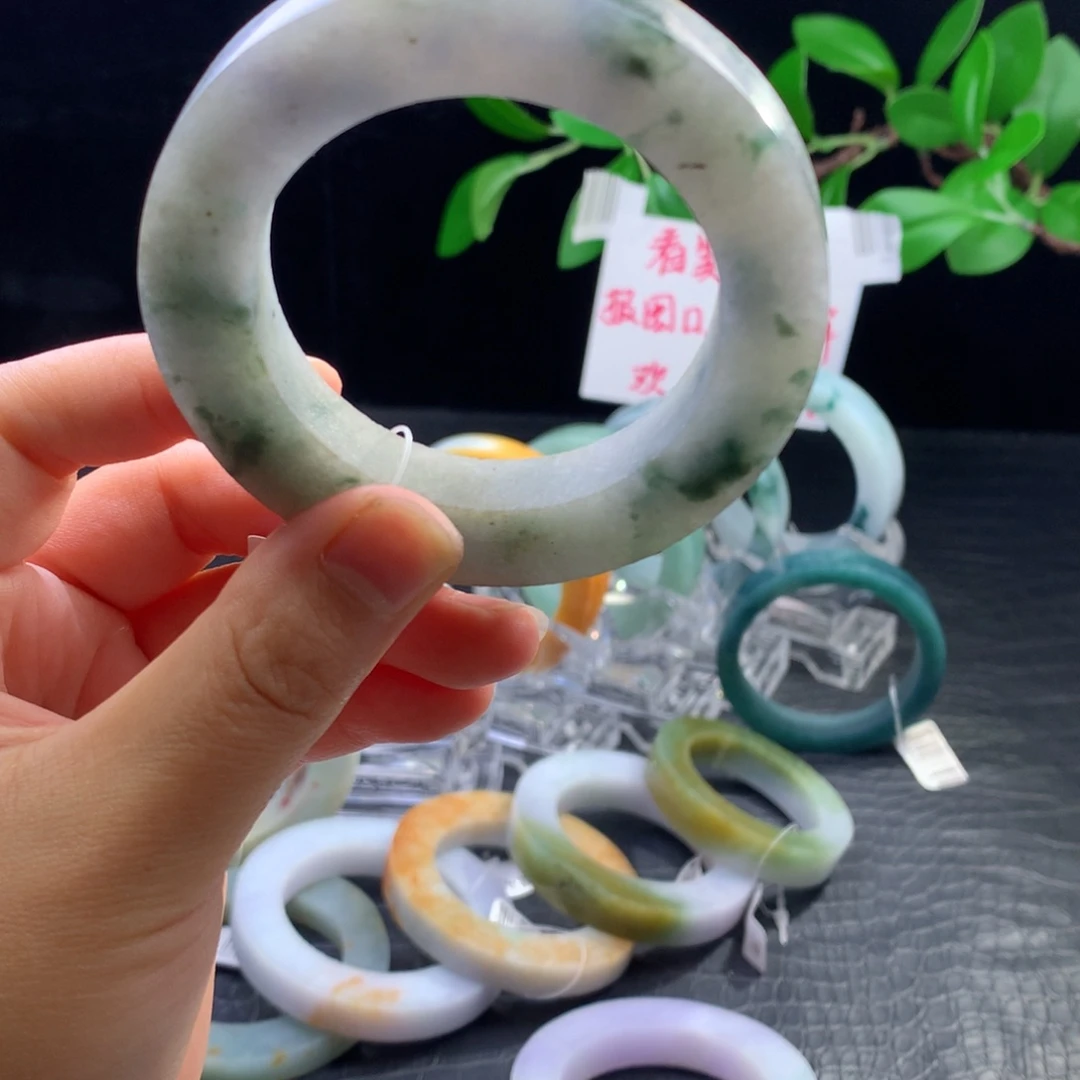 定制翡翠未镶嵌手镯