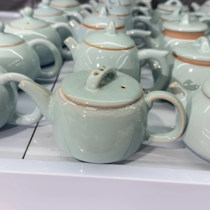 微瑕天青汉瓦壶11