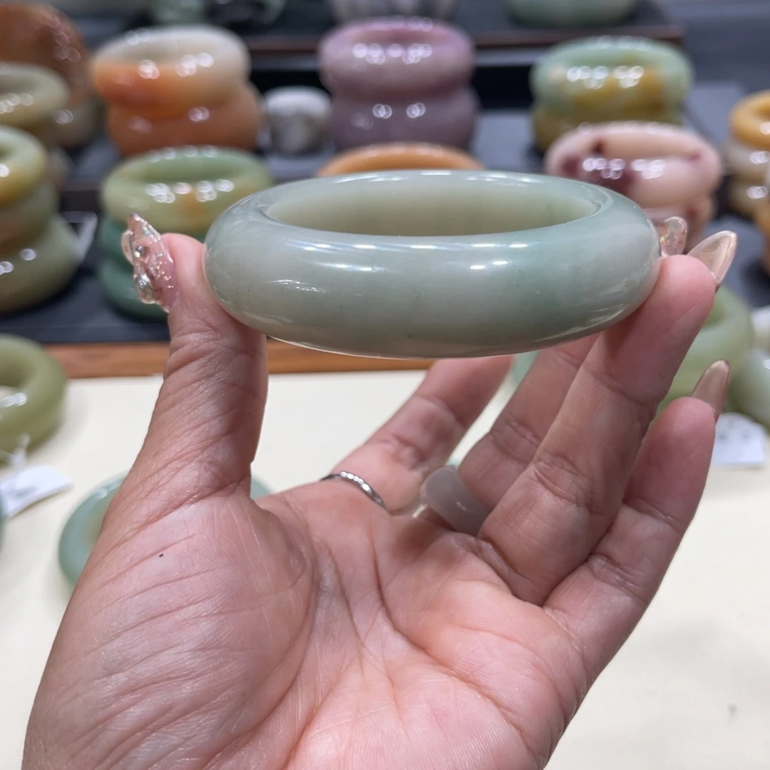 未镶嵌手镯石英岩玉