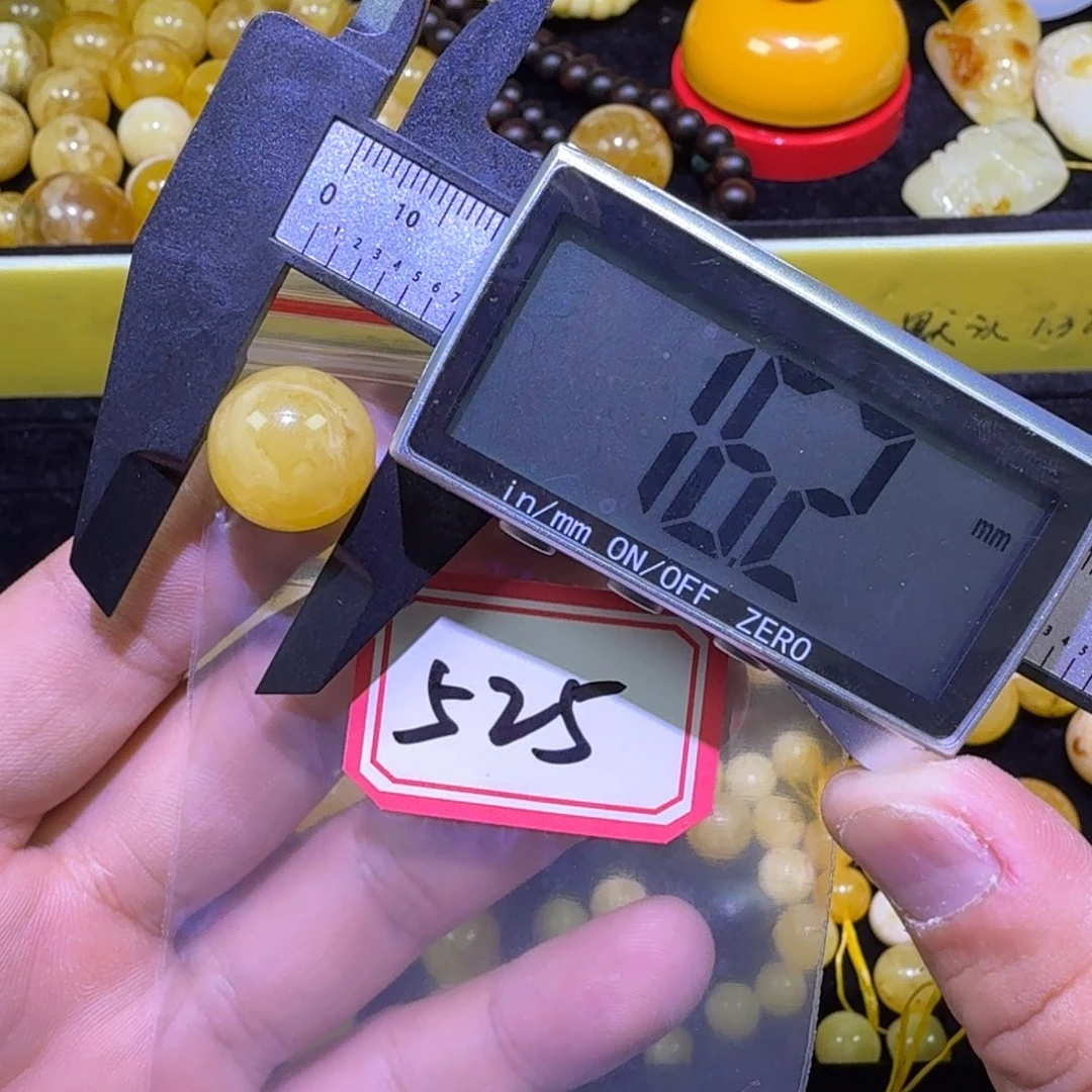 蜜蜡未镶嵌珠宝奇石