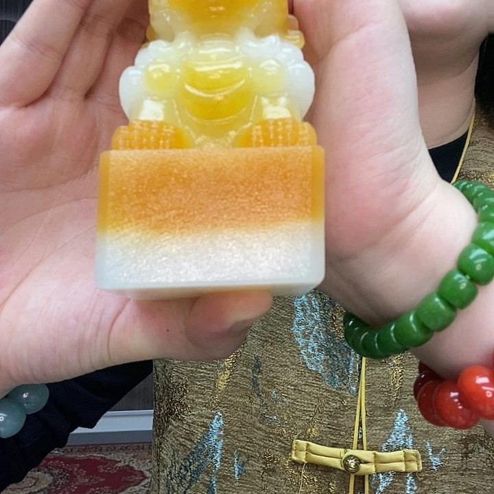 和田玉（糖玉）未镶嵌把件