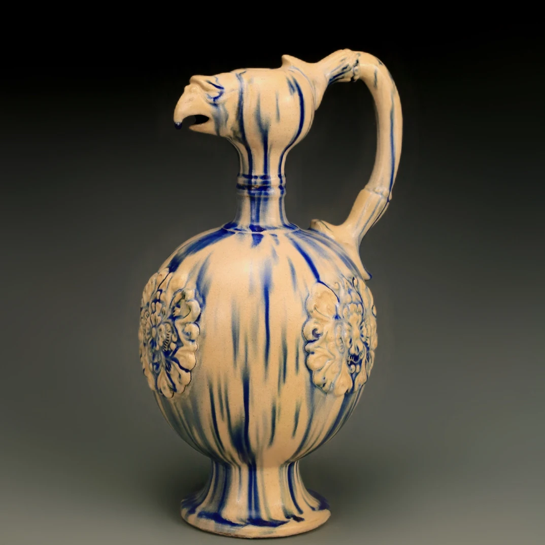 景德镇窑三彩鸡首壶