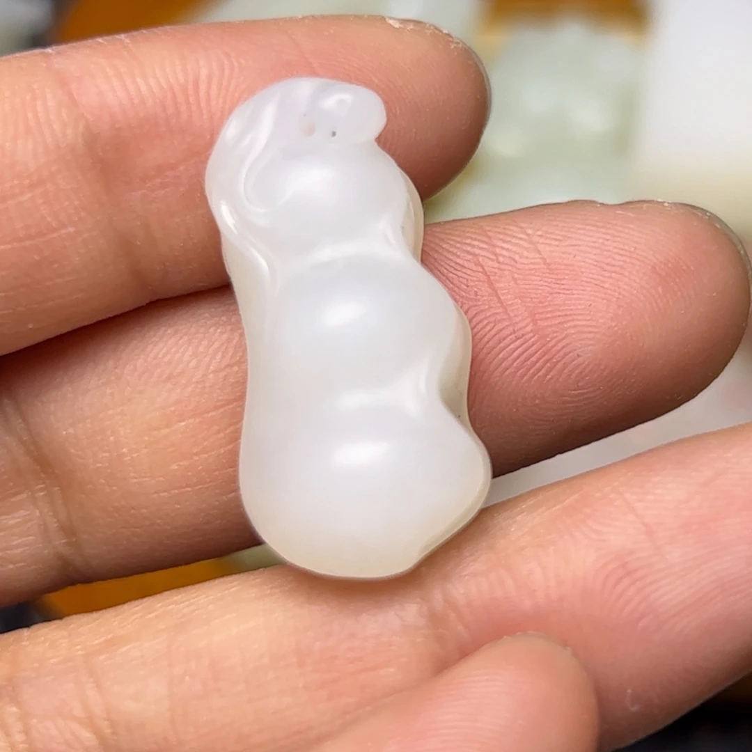 自***才和田玉未镶嵌颈饰