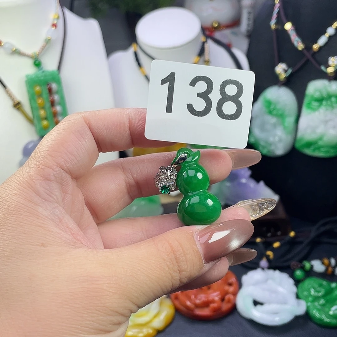 翡翠未镶嵌吊坠(赠链)