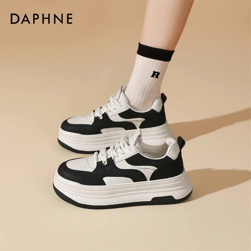 达芙妮百搭厚底小白鞋女款2025秋季时尚百搭透气软底简约休闲板鞋