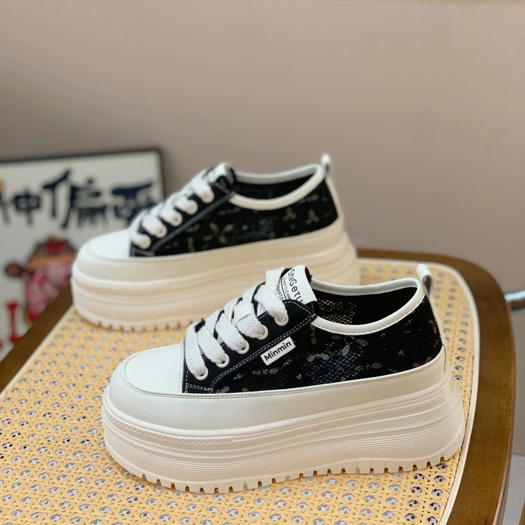 韩版蕾丝运动透气板鞋女2025增高百搭轻便系带松糕厚底显瘦小白鞋