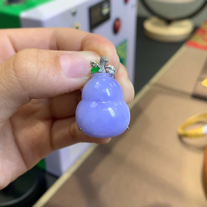 翡翠18K金镶嵌颈饰翡翠