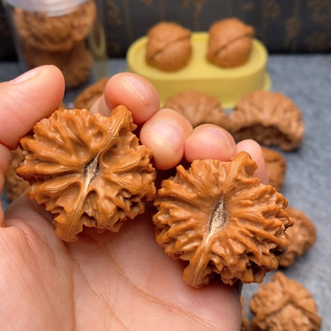 文玩核桃把件大龙40红皮精品